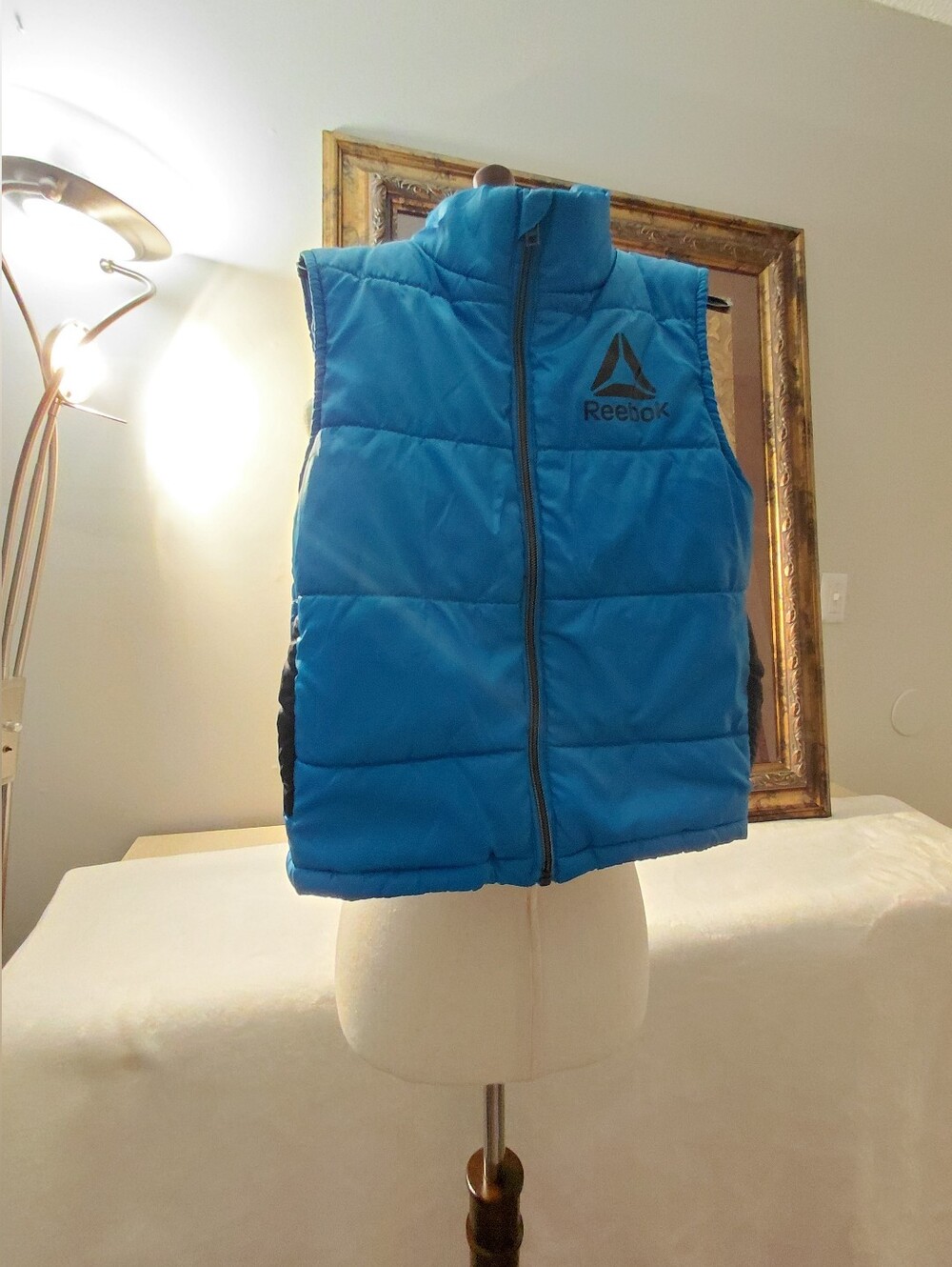 Reebok Bright Blue Quilted Kids Puffer Vest with two side pockets. Size 5.